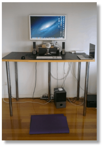 https://yaro.blog/wp-content/uploads/2012/12/my-stand-up-desk1.png